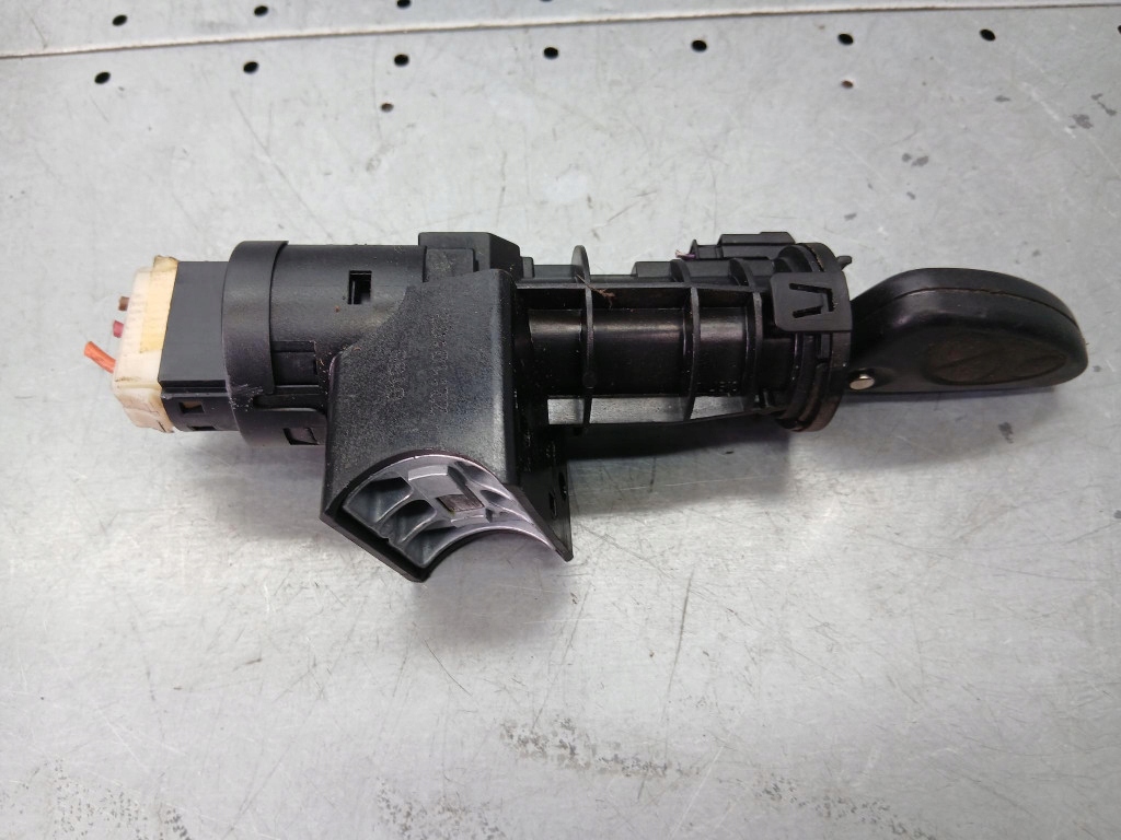 Купити Замок запалювання alfa romeo 147 1.9jtd 03r