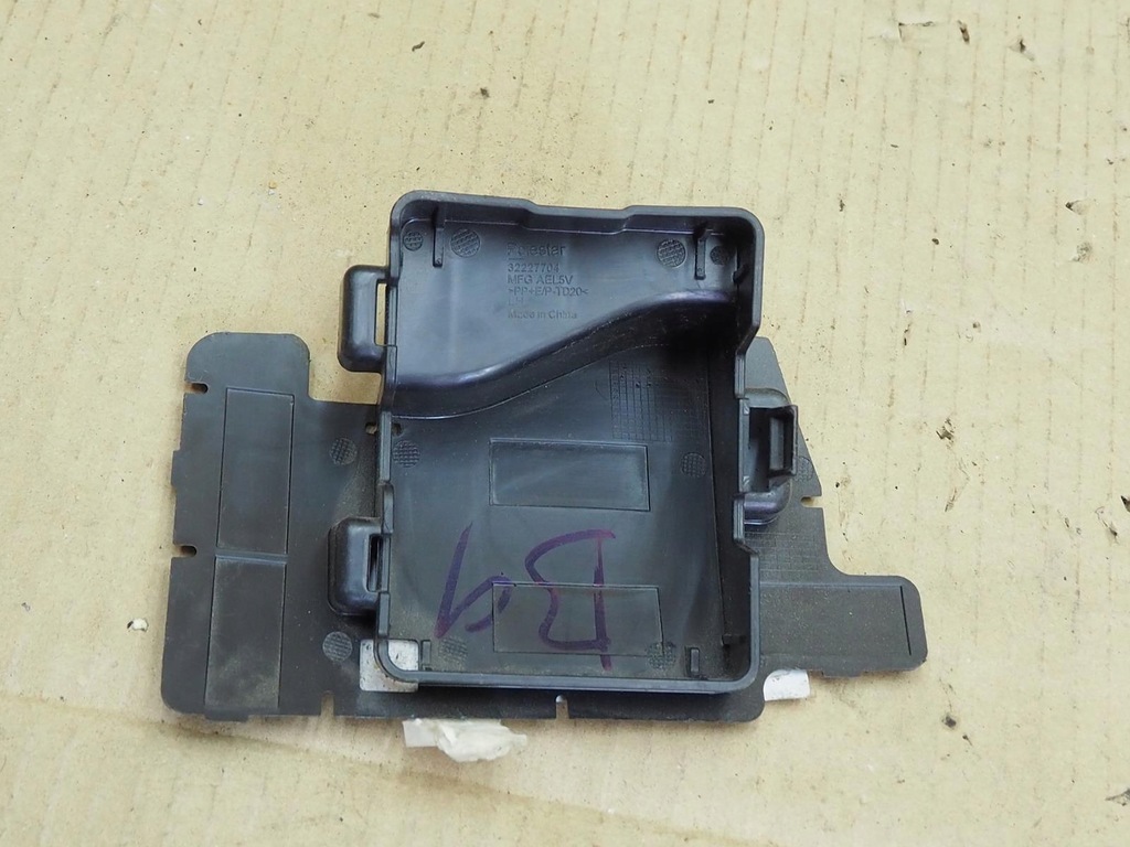 фото №16, Volvo polestar напрямна кронштейн 32227704