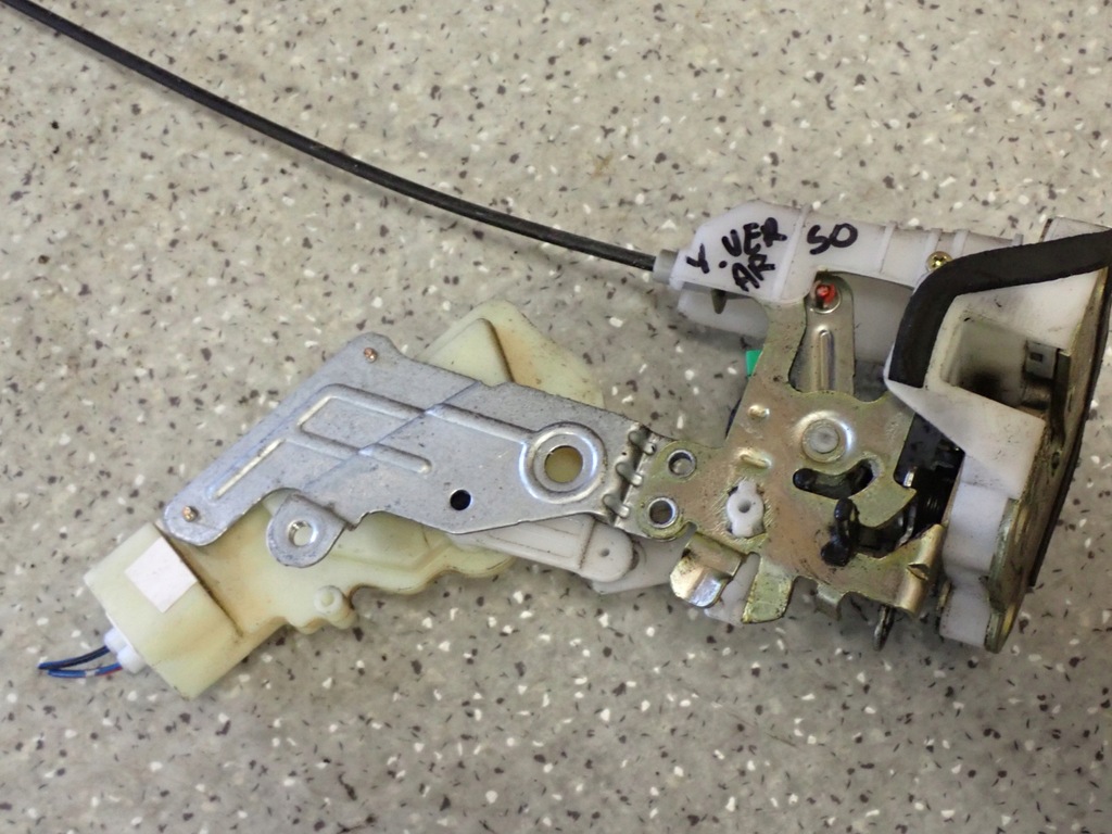 фото №5, Yaris verso 99- замок дверь задний правый привод