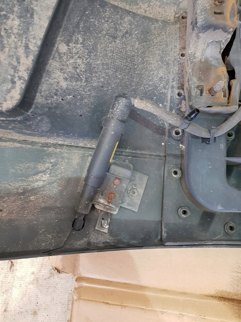 фото №10, Бампер передній перед омивачі iveco daily iv 3.0 hpi 06-11r eur