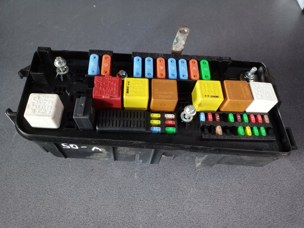 фото №1, Коробка модуль bsi opel vectra signum 13240245jg