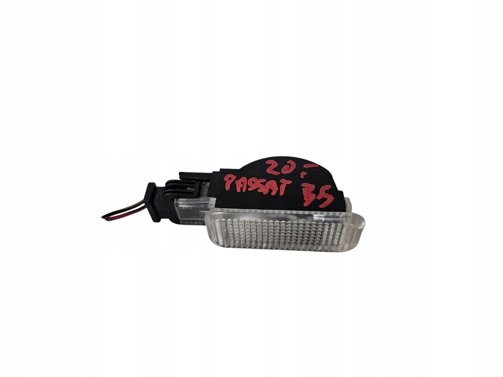 фото №1, Volkswagen passat b5 лампа освещение салона 3b0947415b