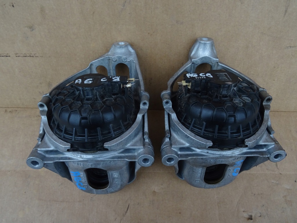 фото №1, Audi a6 c8 кронштейн подушка 4m0199371