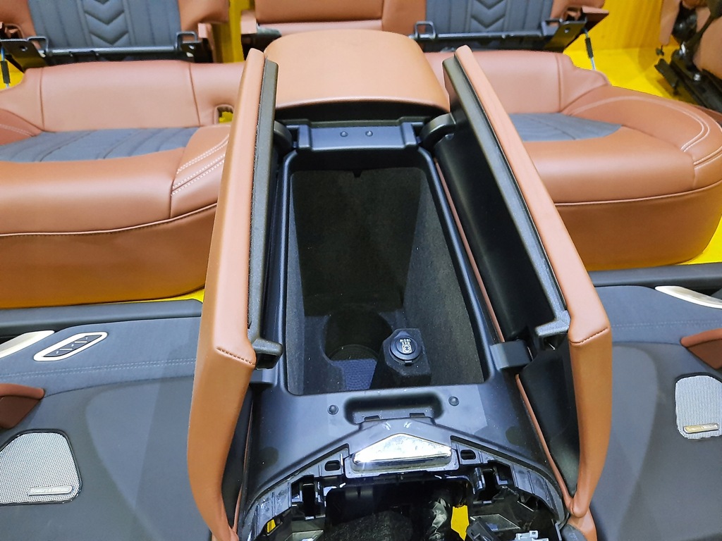 фото №12, Maserati levante сиденья заднее сиденье обшивки туннель кожа