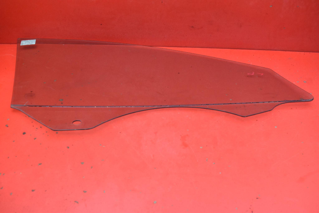 Скло бічна ліва перед передня tesla model y 20- Доставка