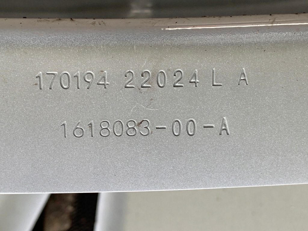 Крило ліве tesla model y Недорого