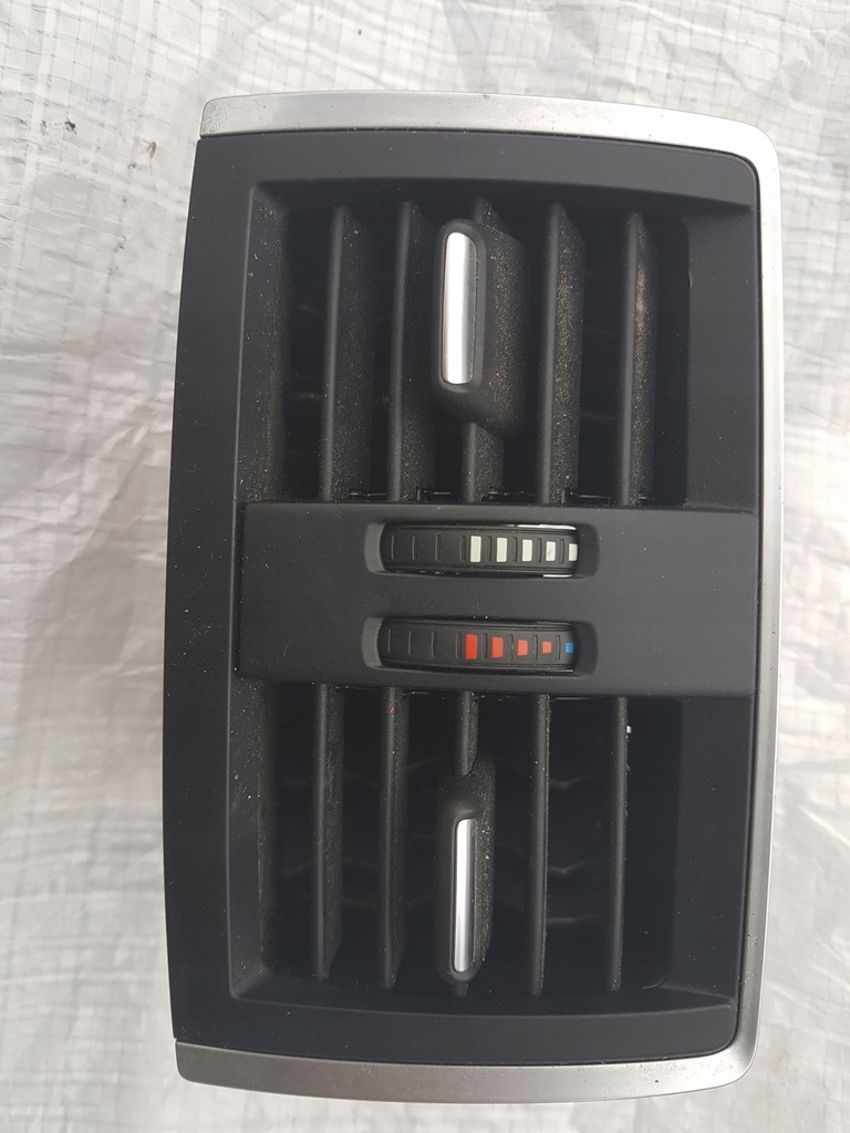 фото №1, Bmw f30 f31 f34 решётка воздуховод туннель 9207330