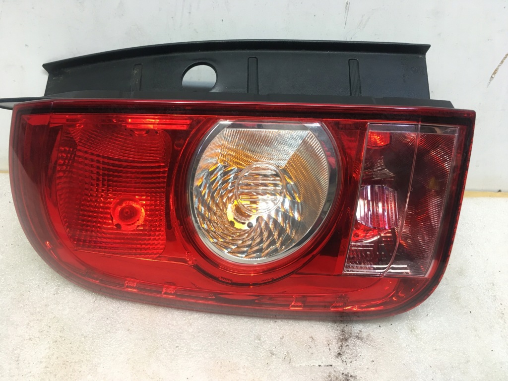 фото №1, Лампа левая задняя dacia duster 265555684r