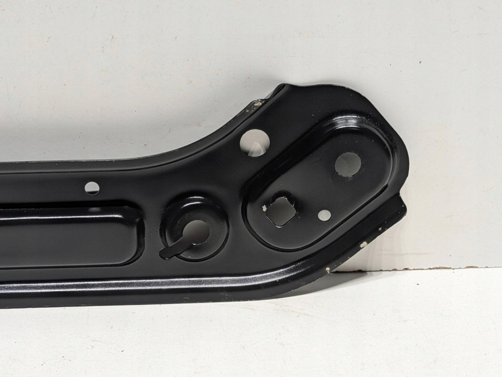 Кронштейн  лампы перед сторона правая skoda octavia mk4 5e3805932 Киев