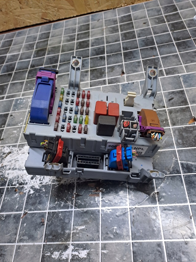 Купити Коробка запобіжників fiat albea 1.6 b