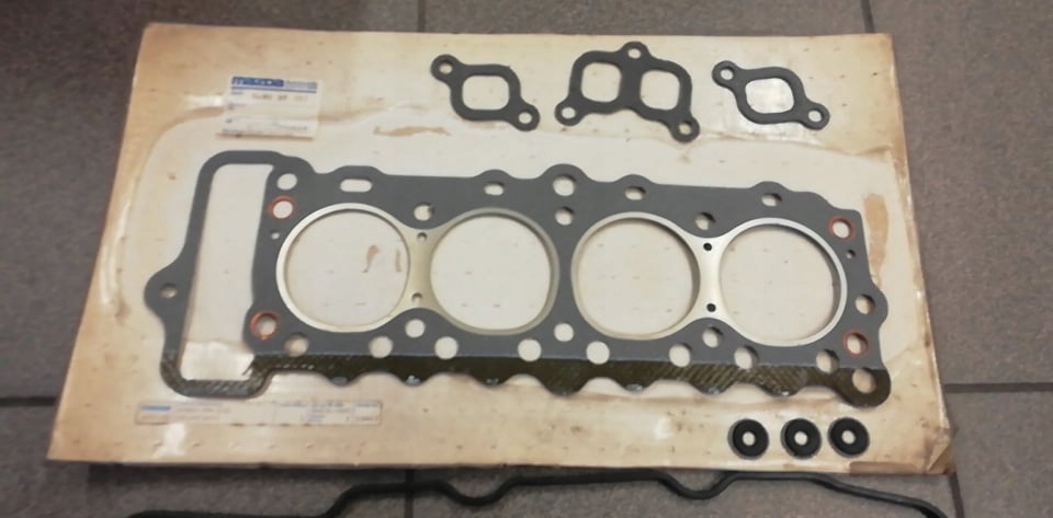 фото №7, Mazda familia i 1.0 77-80 набор прокладка двигателя