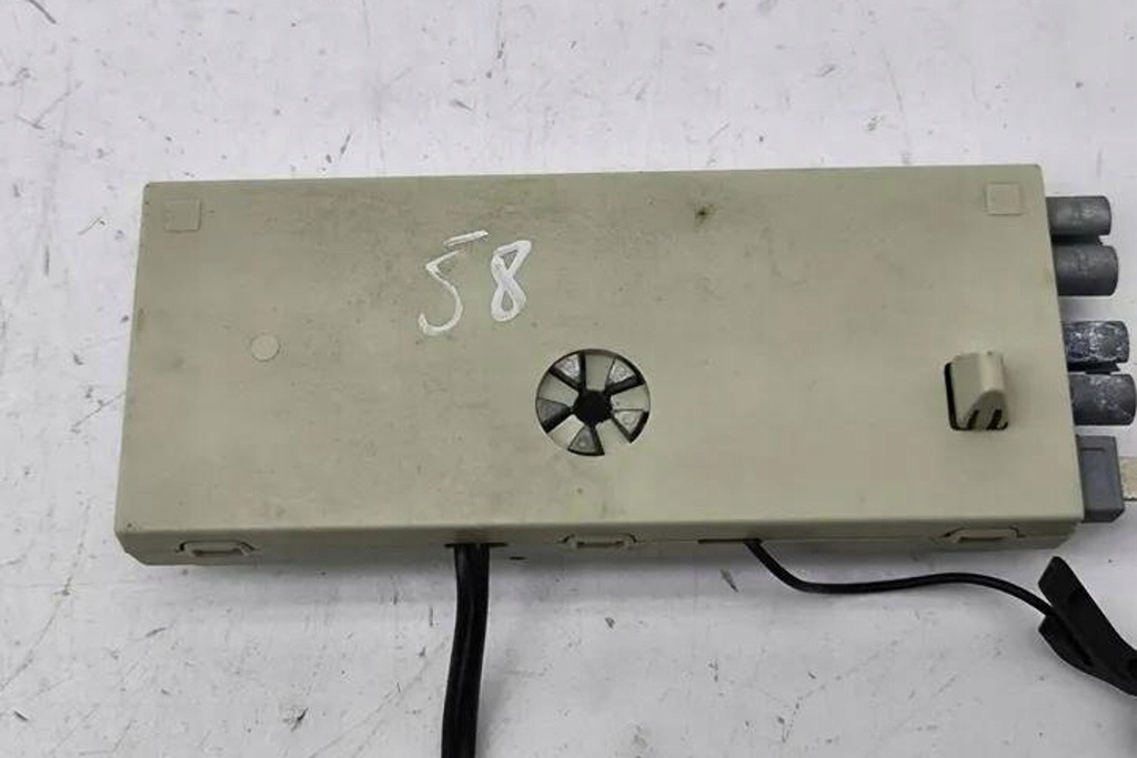 фото №7, Усилитель антенный volvo v70 ii sw 31282409 2.4l дизель 120kw 2008