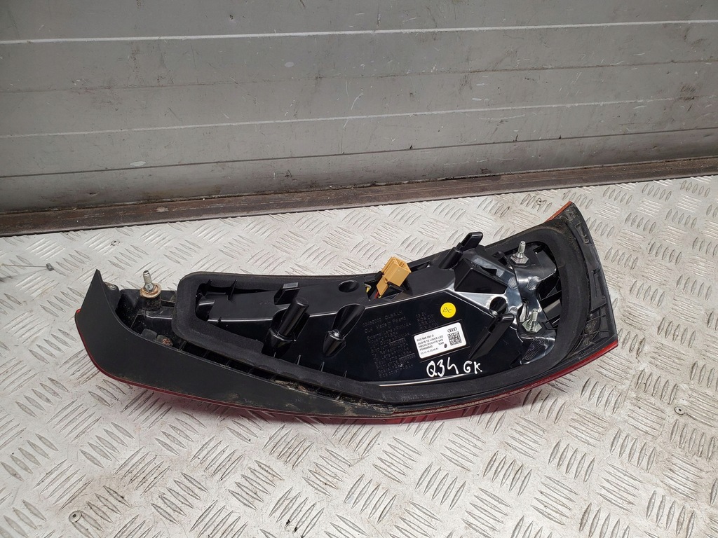 фото №10, Audi q3 8u 8u0945093d задняя сторона левая лампы задние