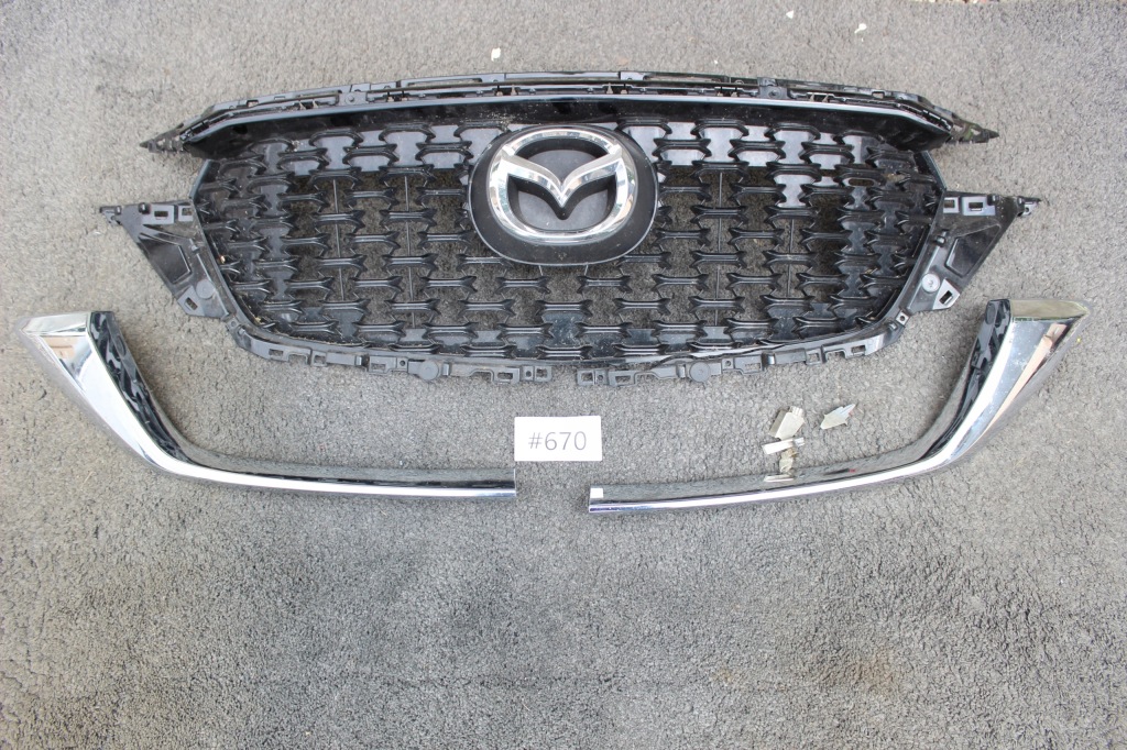 фото №1, Mazda cx5 cx-5 ii 2 lift решётка радиатора решётка радиатора решётка радиатора , хром правый i левый, значок