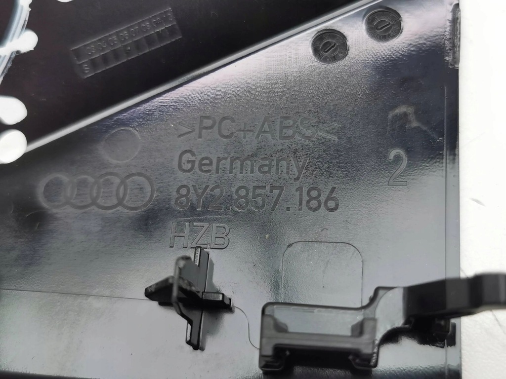 фото №6, Audi a3 8y 2023 права сторона рамка бардачка панелі приладової панелі