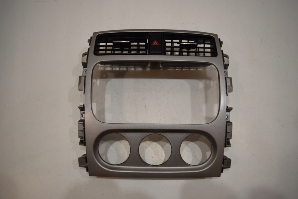 фото №1, Suzuki liana консоль средняя рамка радио решётки обдув 7382159j2