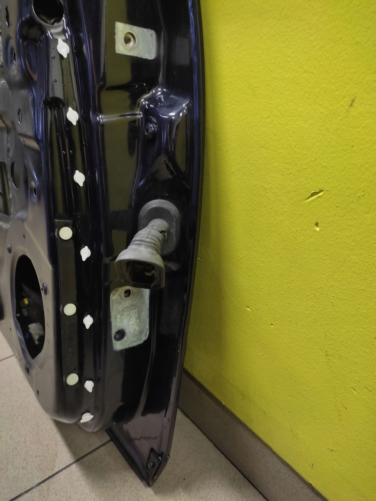 фото №8, Audi a4 b7 kombi дверь левый задняя лак ly5k