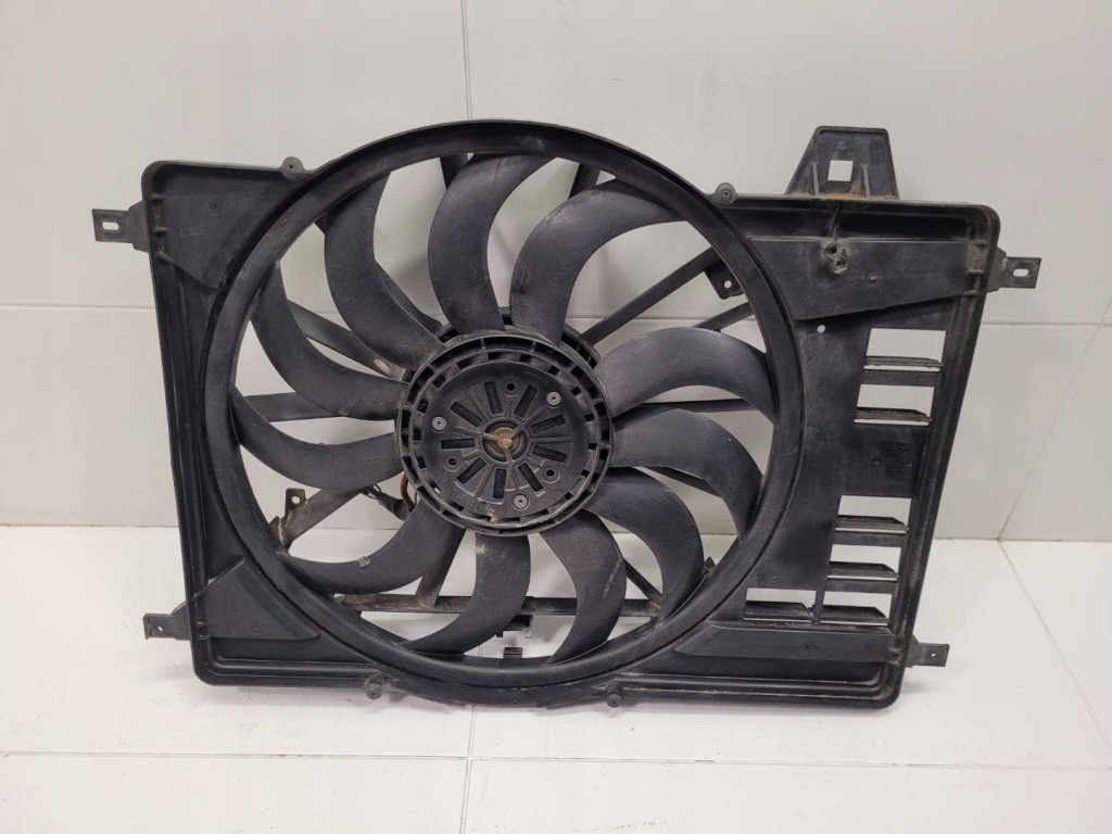 Купить Вентилятор радиатора land rover discovery sport 2017 gj32-8c607-bb