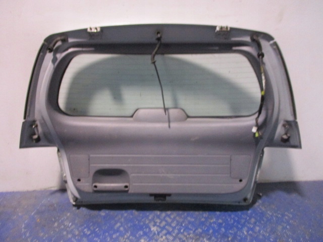 фото №4, Kia carens ii задняя крышка багажника багажника серебристая c5