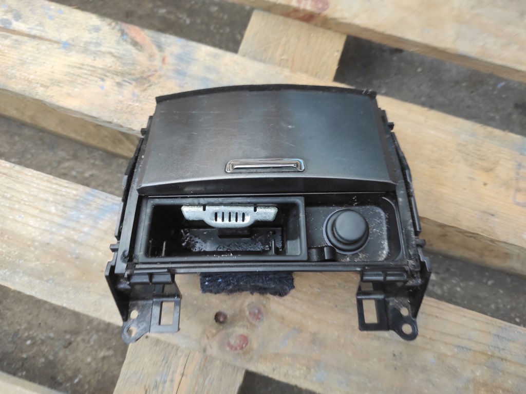 фото №5, Lexus is 220 ii xe20 пепельница 1a421-032g