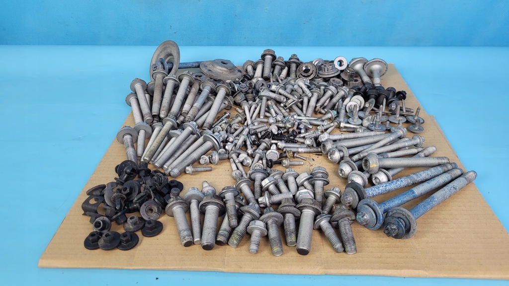 фото №7, Mercedes x247 glb 200 23r болты подвеска кузов салона 9kg