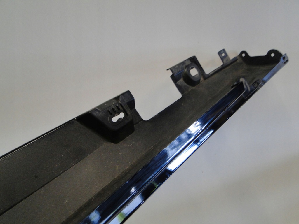 фото №11, Mercedes eqs 296 x296 молдинг порог правая amg