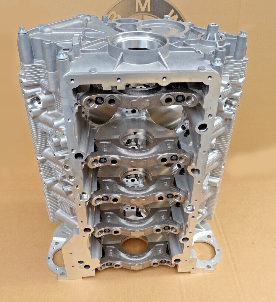 фото №10, New блок двигателя s63b44b s63 оригинальный номер 8093293 f90 m5 f95 x5m новый lift