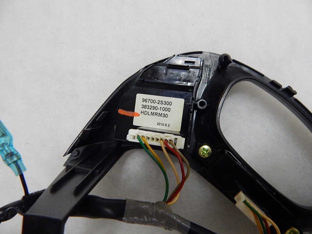 фото №8, Hyundai ix35 - круиз-контроль мультифункция кнопки руля