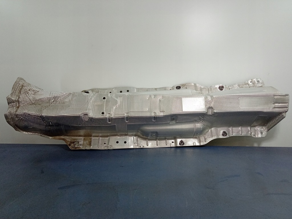 фото №1, Octavia iv 19- защита тепловая туннель 5q0825661ca