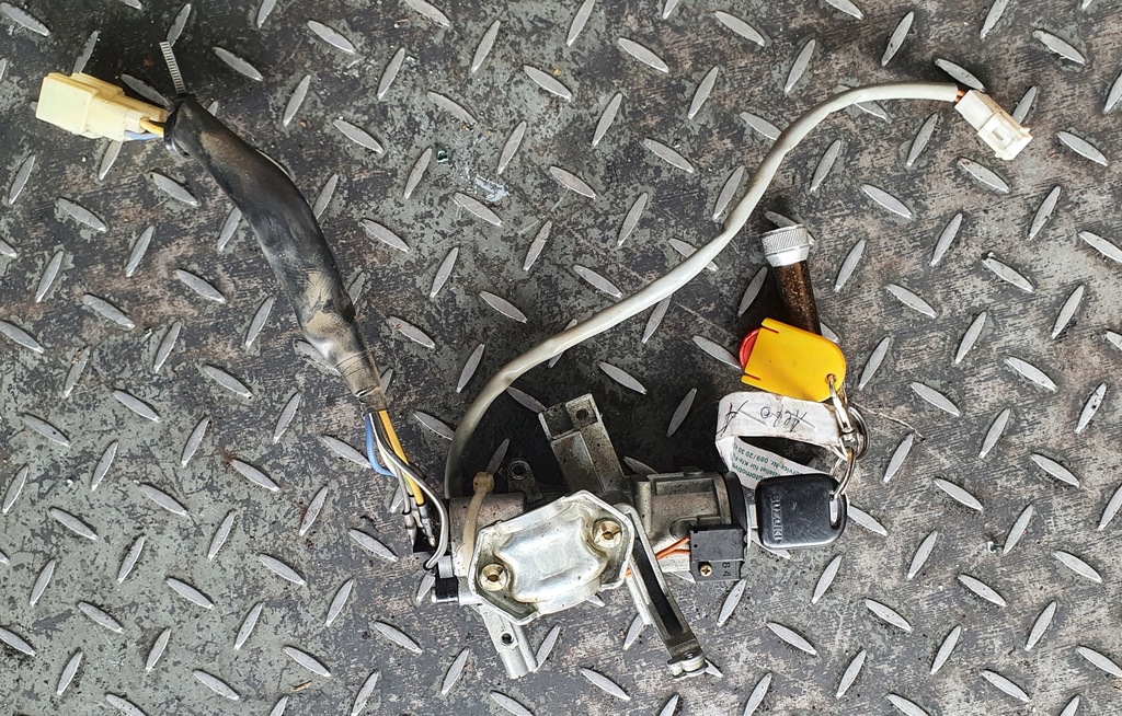 фото №1, Замок зажигания с ключ suzuki alto iv 1.0