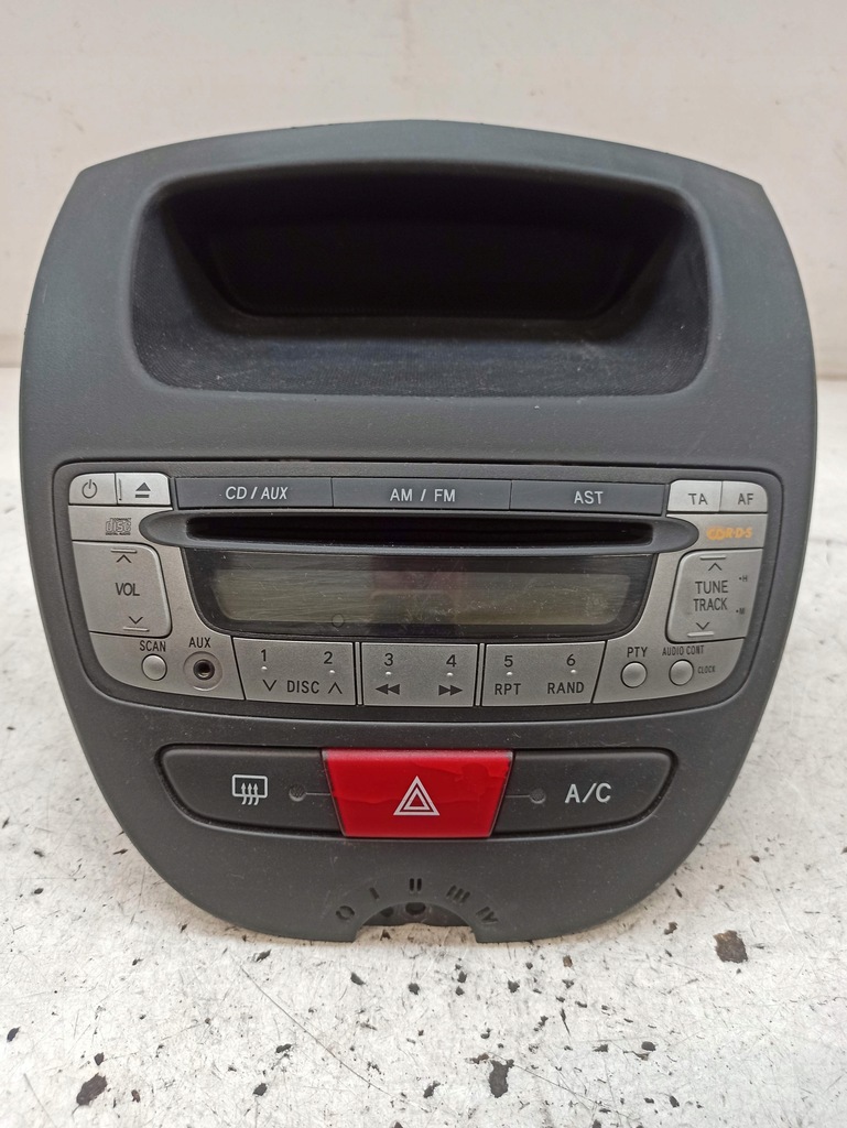 фото №1, Toyota aygo радио cd aux панель полка 86120-0h010