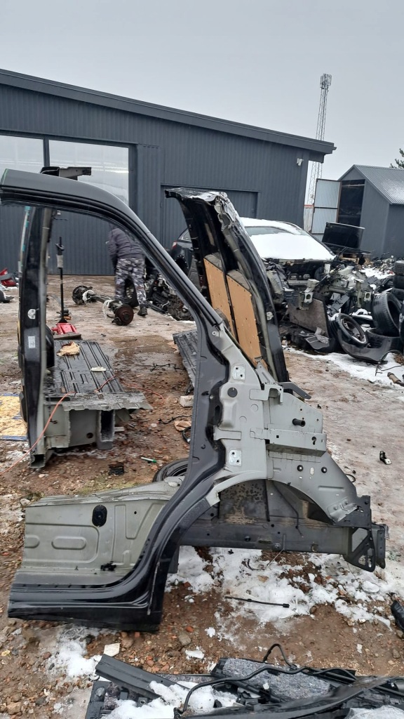 Купити Чверть стійку  даховий права сторона renault master iii movano b l2h2