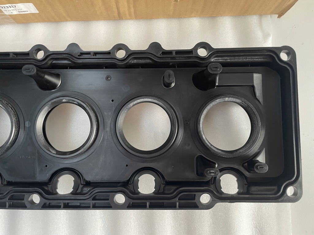 Кришка клапанів renault mascott 3.0 13264-ma70b nowa оригінал Зі Шроту