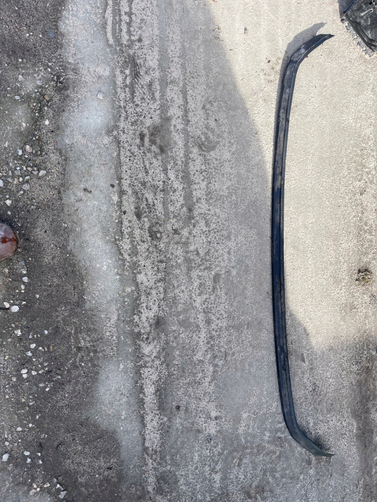 фото №1, Молдинг прокладка стекло передней mercedes w124