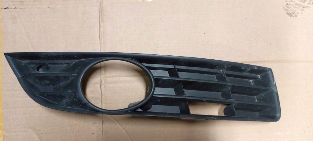 фото №1, Решётка бампера заглушка противотуманной фары правая passat b6