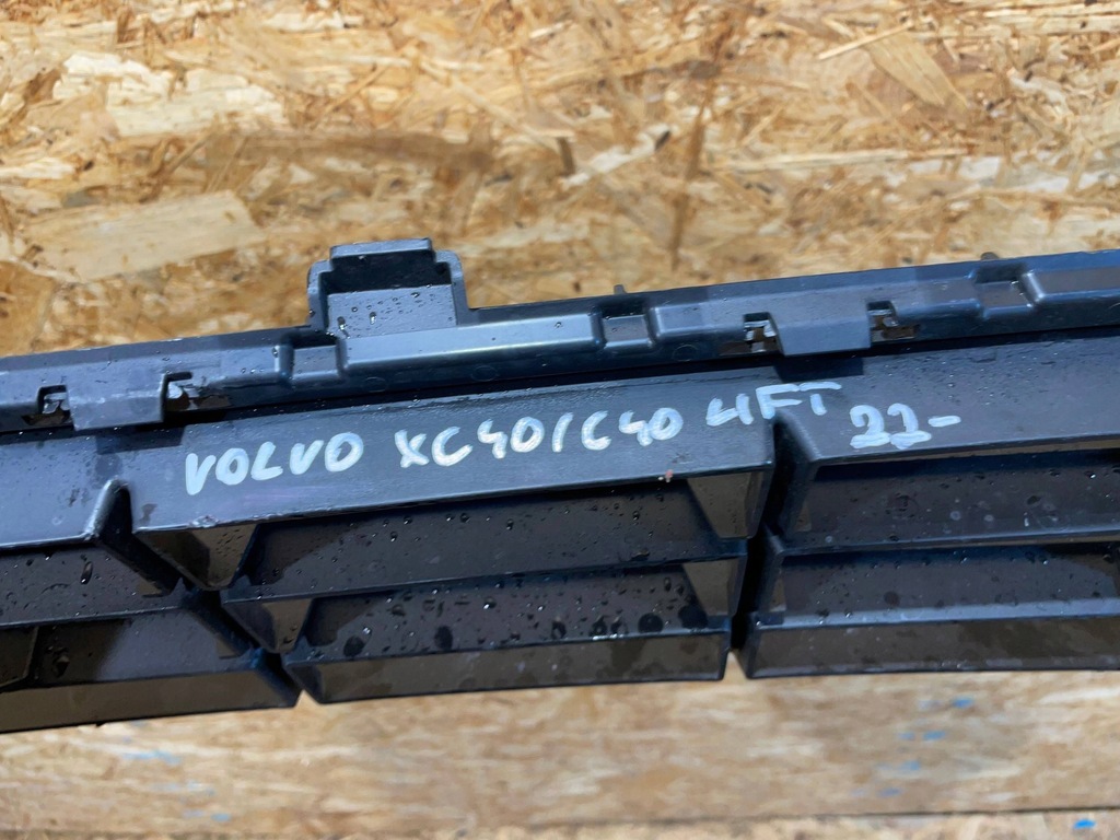 фото №16, Volvo xc40 xc-40 lift 22- c40 решітка радіатора решітка нижня бампера перед передня