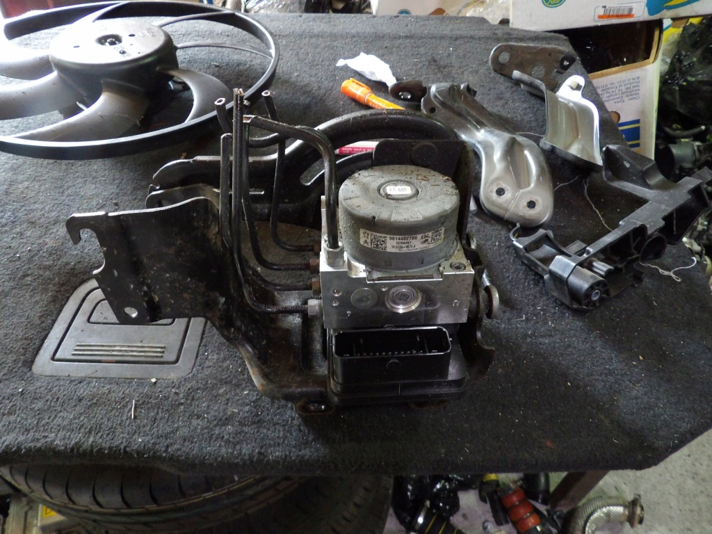 Купити Насос abs 9814482780 peugeot citroen