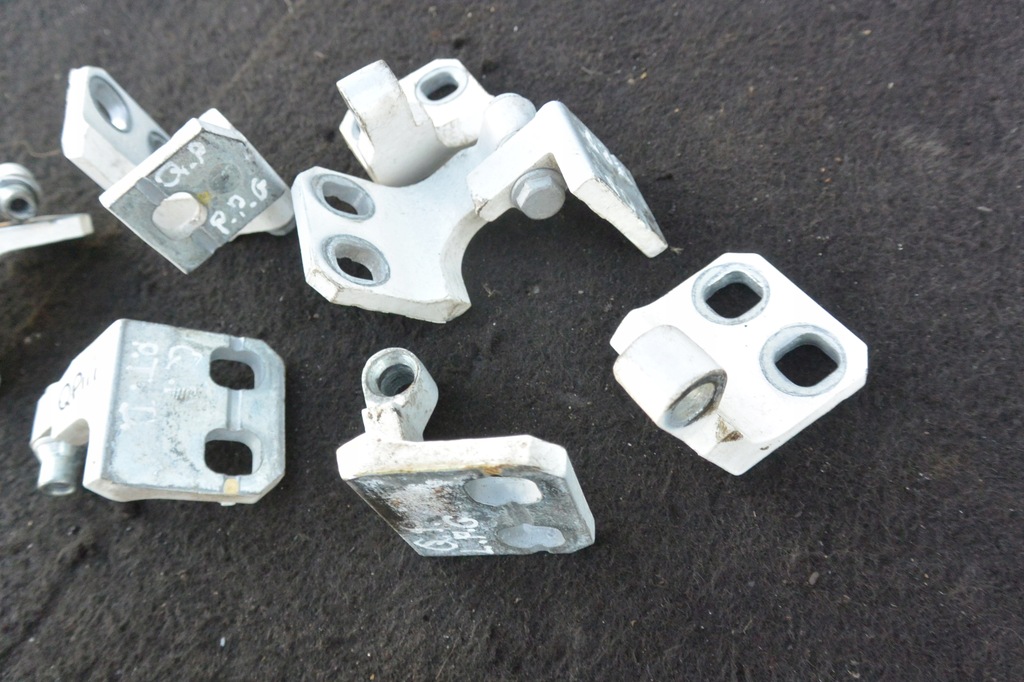 фото №4, Петля капот maserati quattroporte vi kpl