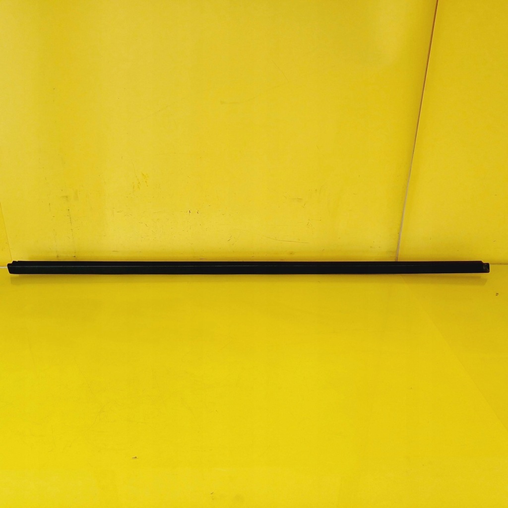 Купить Молдинг уплотнитель правый перед fiat strada nr178