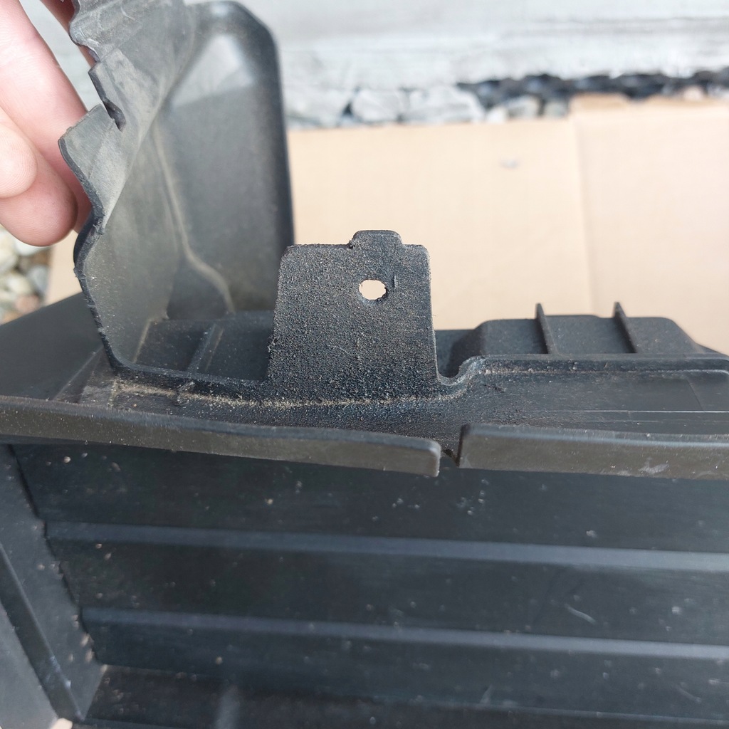 фото №12, Bmw x1 u11 - шторка нижняя жалюзи электрическая