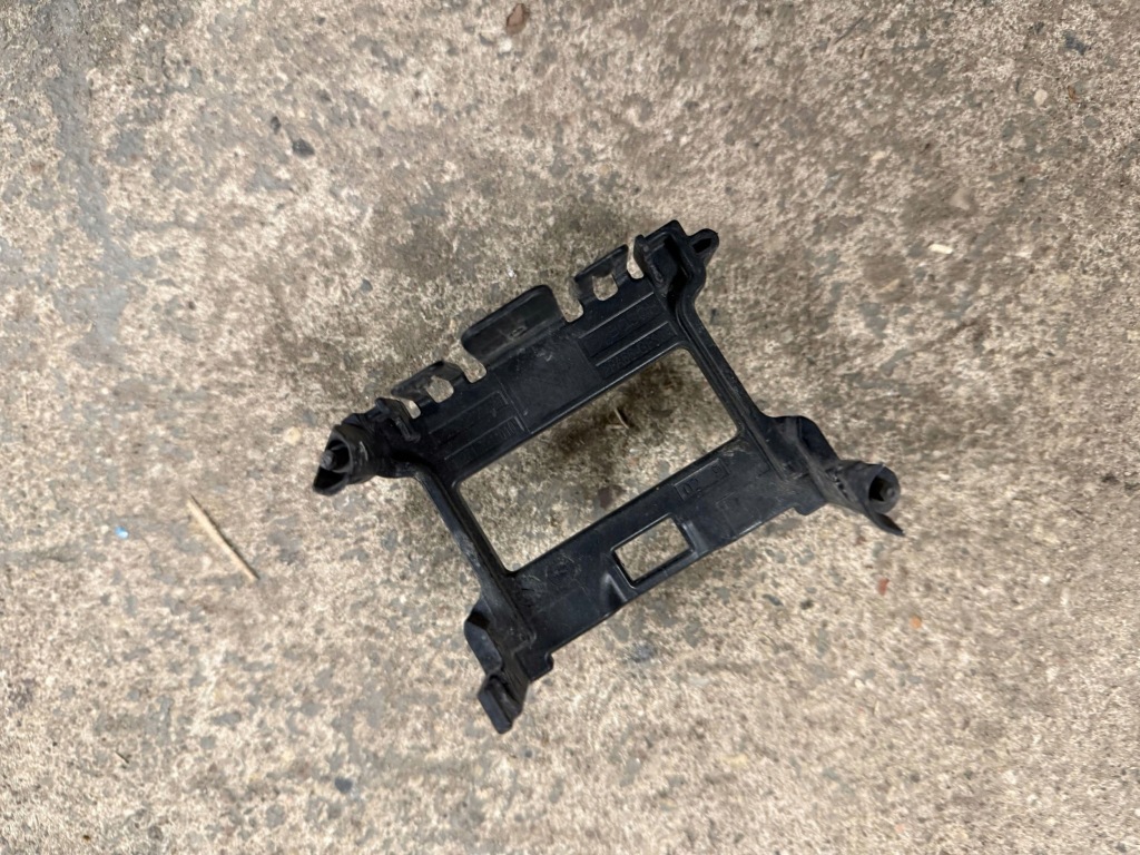 Купити Skoda fabia iii 6v 15- кронштейн радара перед бампера корзина