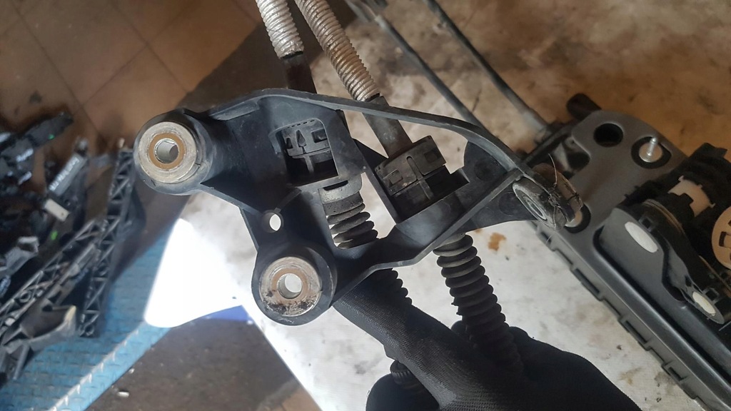 фото №6, Домкрат троси перемикання передач passat b8 3q0711049h