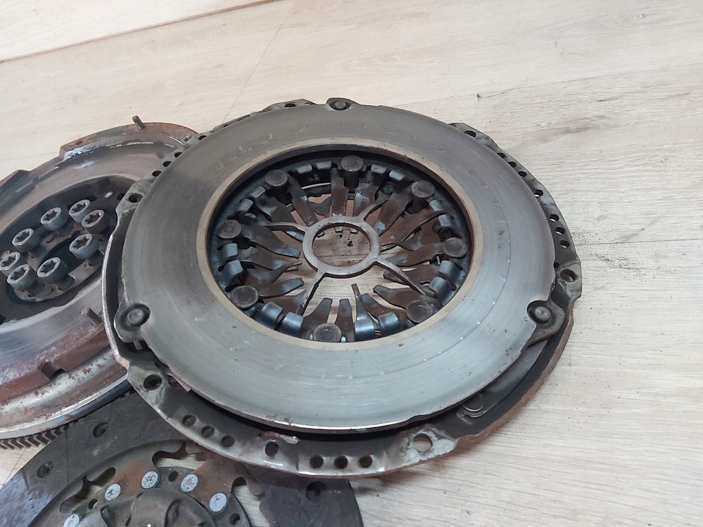 фото №6, Toyota avensis t27 1,6 d4d зчеплення двомасовий маховик verso