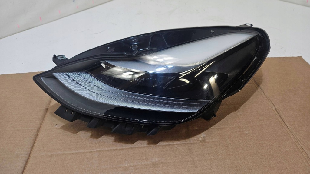 Купить Фара левая перед передняя tesla model 3 рестайлинг  model y full led 1514952-00-c