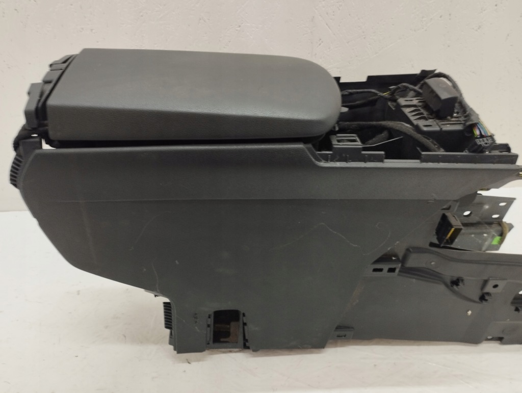 фото №3, Peugeot 3008 подлокотник