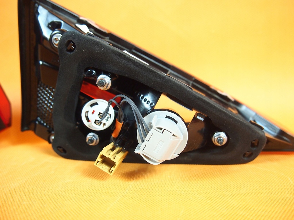 фото №12, Audi a1 gb 82 лампы задняя задние защита комплект 82a945075 / 82a945076