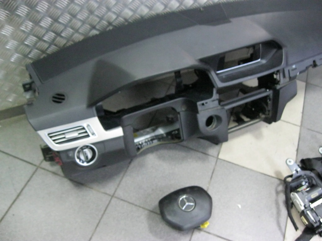 фото №8, Приборная панель консоль подушка безопасности mercedes e-klasa w212 lift