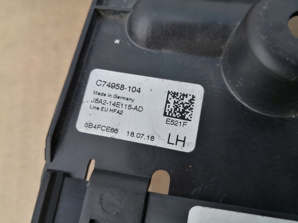 фото №10, Velar l560 направляющая левый бампера заднего датчик