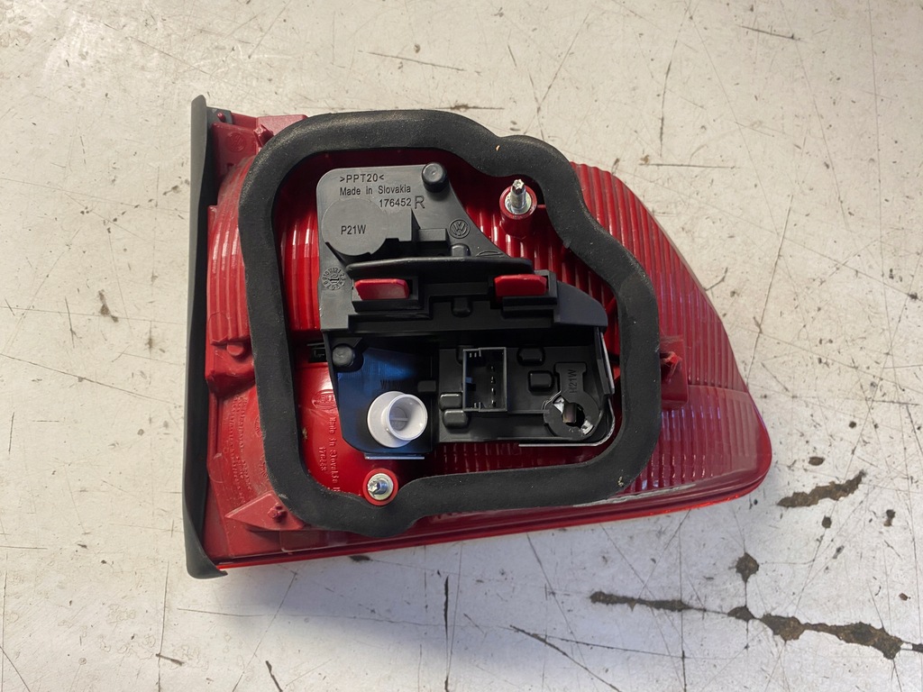 фото №7, Vw touran ii лампа правый задняя w крышка 1t0945094