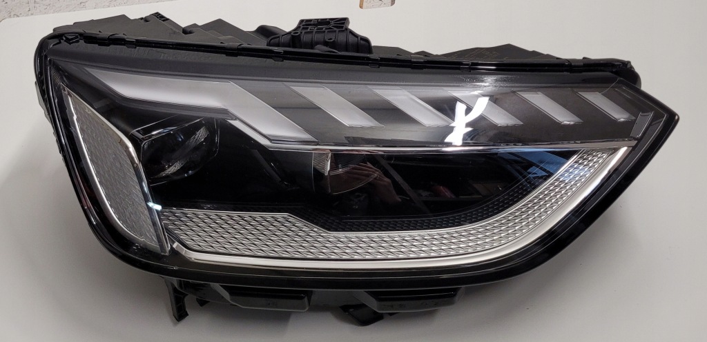 Audi a4 b9 рестайлінг  full led matrix фара праві фара оригінал Оригінал